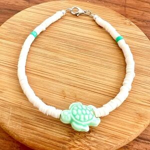 Beaded sea turtle anklet with lobster clasp closure